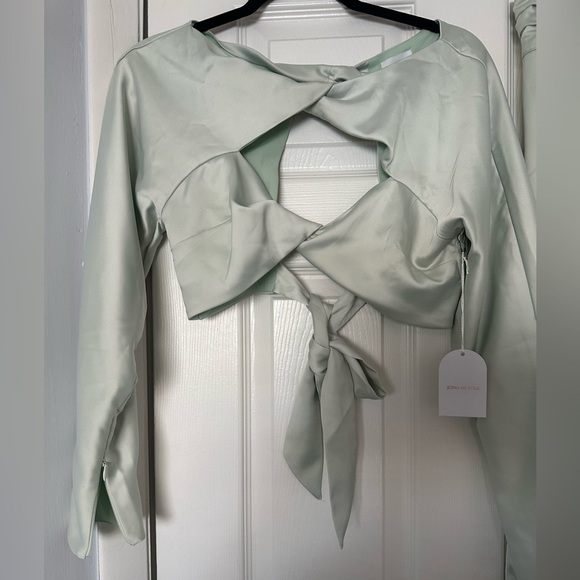 2 PIECE MIDI CROP TOP AND MIDI SKIRT SET. - Picture 4 of 5